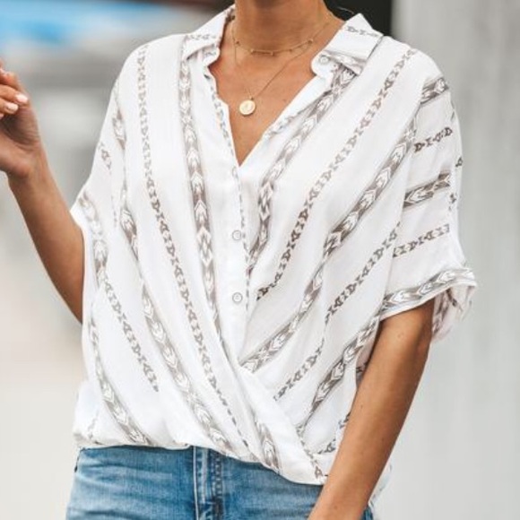 Vici Tops - NWOT - VICI STRAIGHT + ARROW BUTTON DOWN DRAPE TOP